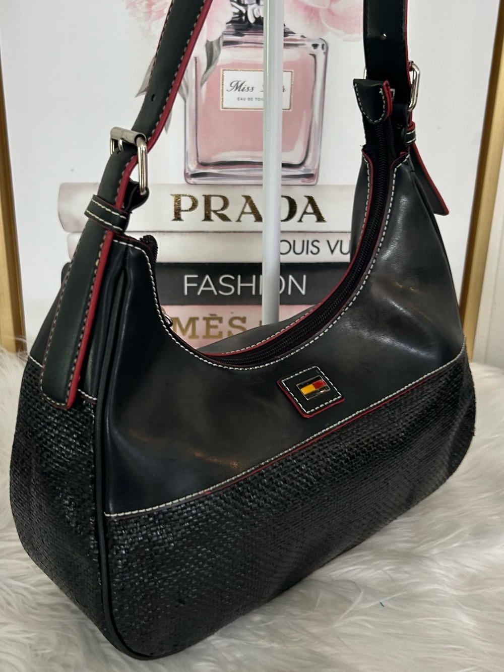Vintage Y2K Tommy Hilfiger Black Shoulder Baguette Bag Red Trim Logo Purse - Picture 9 of 11